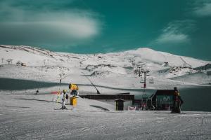 La Svizzera ha deciso: niente pass COVID sulle piste da sci